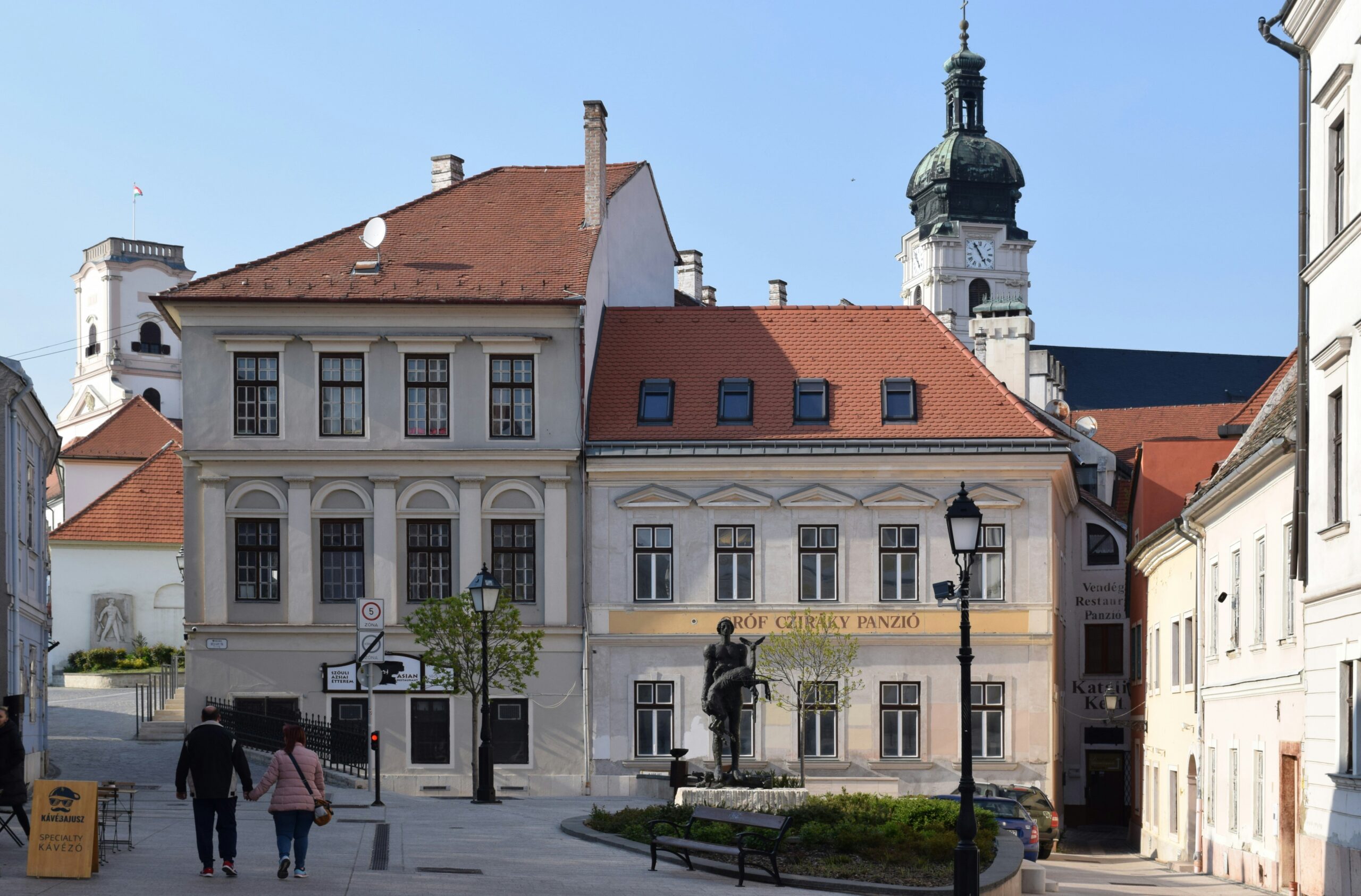 sergey-konstantinov-c12rCWBjtQo-unsplash (1) Buildings in Győr